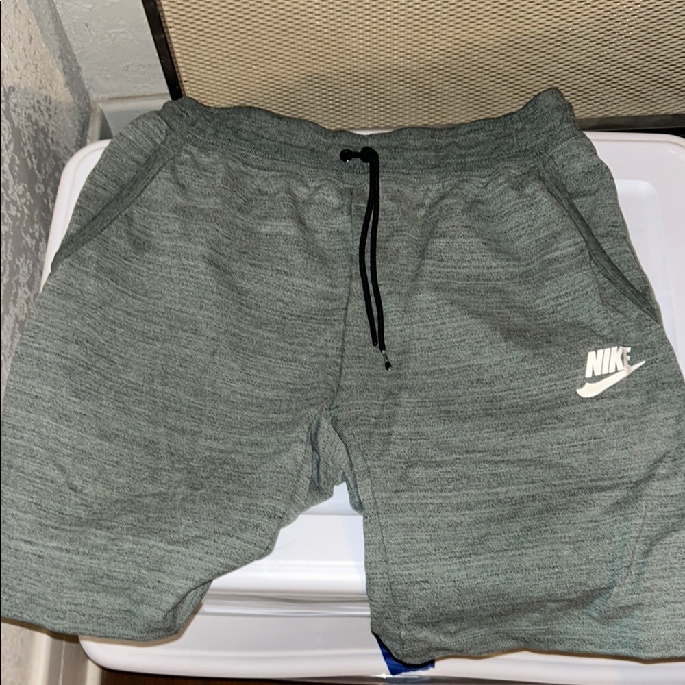 Nike Men's Heathered Gray Athletic Shorts